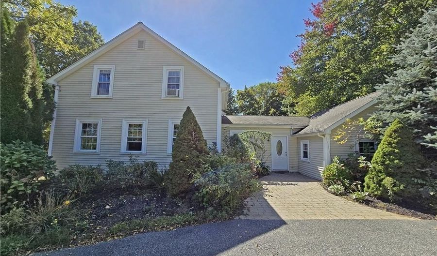 10 Sunapee Ct, Coventry, RI 02816 - 3 Beds, 2 Bath