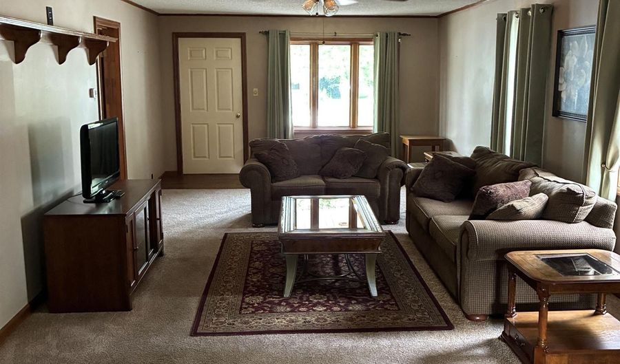 909 N Washington St, Bicknell, IN 47512 - 2 Beds, 2 Bath