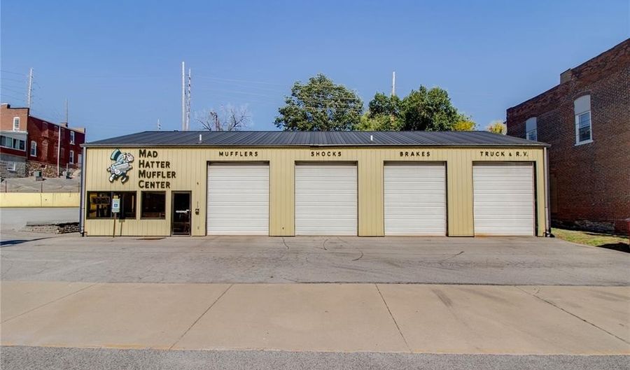 808 E Broadway, Alton, IL 62002 - 0 Beds, 0 Bath