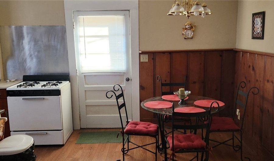 514 3rd St SE, Aliceville, AL 35442 - 3 Beds, 2 Bath
