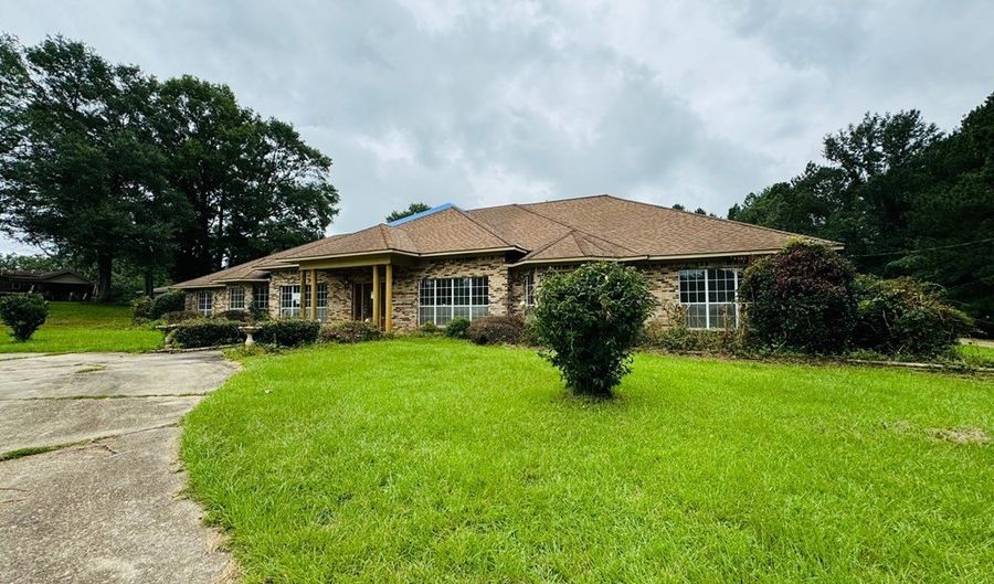 820 E Washington, Brookhaven, MS 39601 - 5 Beds, 4 Bath