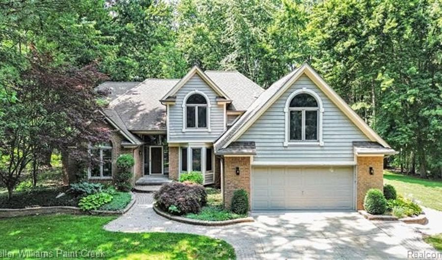 6365 Hayfield Ln, Almont, MI 48003 - 4 Beds, 5 Bath