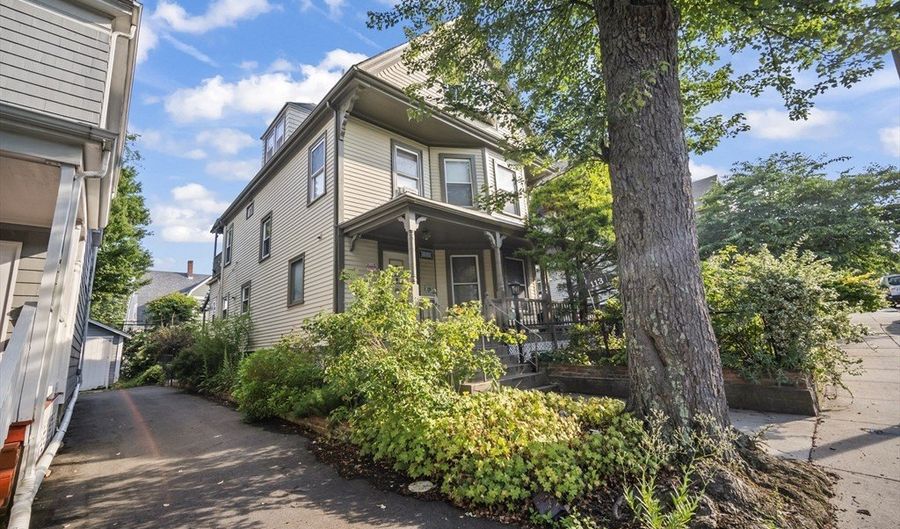 113 Dakota St, Boston, MA 02124 - 5 Beds, 4 Bath