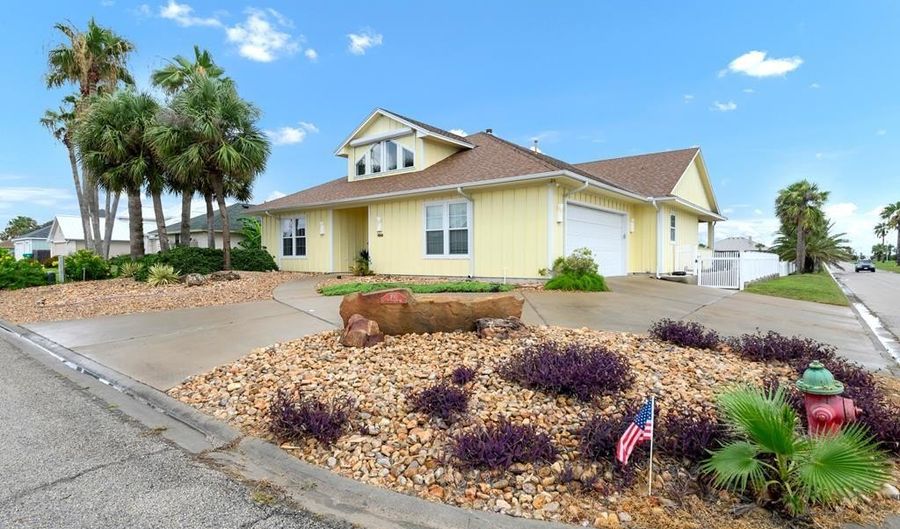 100 Dolphin Ct, Aransas Pass, TX 78336 - 3 Beds, 3 Bath