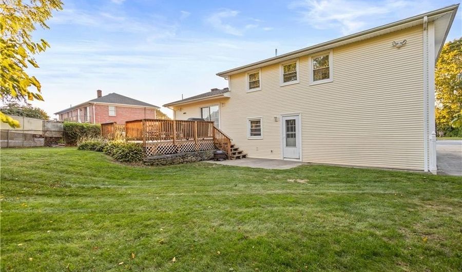 25 Loomis St, Cranston, RI 02920 - 3 Beds, 2 Bath