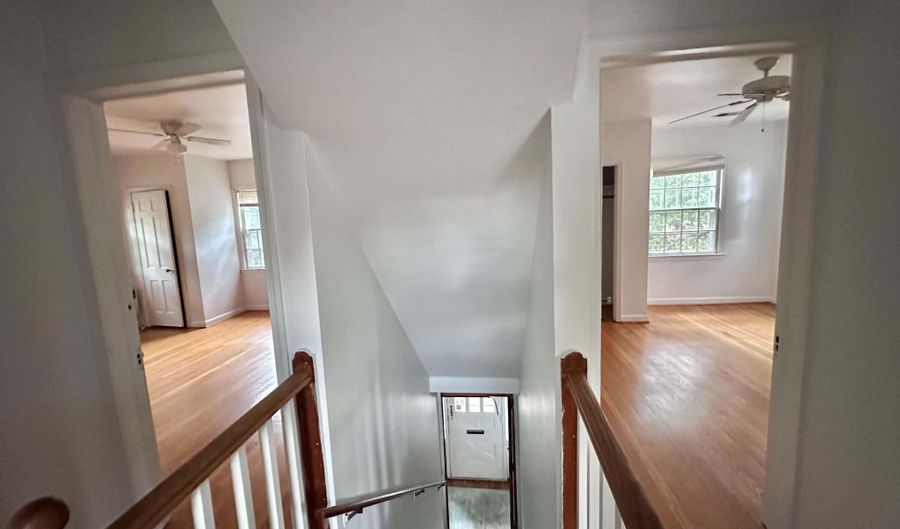1208 S CLEVELAND St Top Floor, Arlington, VA 22204 - 2 Beds, 2 Bath