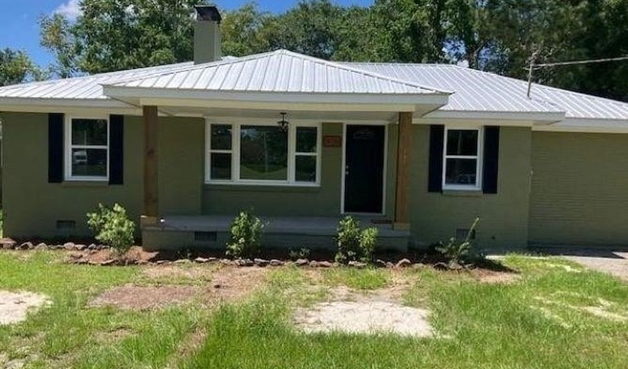 306 Walker St, Andalusia, AL 36420 - 3 Beds, 2 Bath