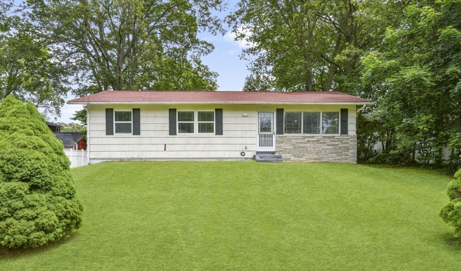 198 Macon Dr, Bridgeport, CT 06606 - 3 Beds, 2 Bath