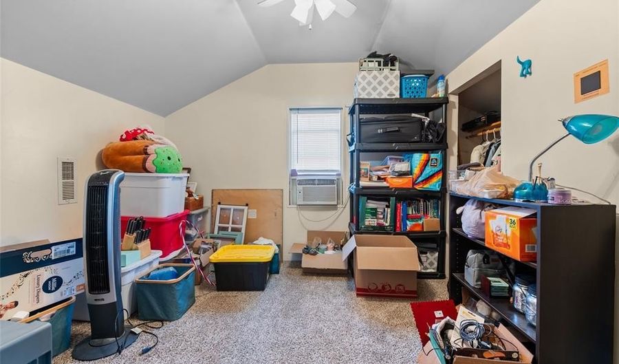 700 W Delmar Ave, Alton, IL 62002 - 5 Beds, 2 Bath