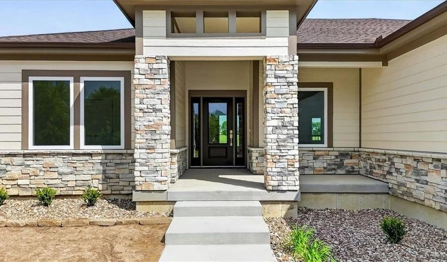 422 NE Lakota Dr, Adrian, MO 64720 - 3 Beds, 3 Bath