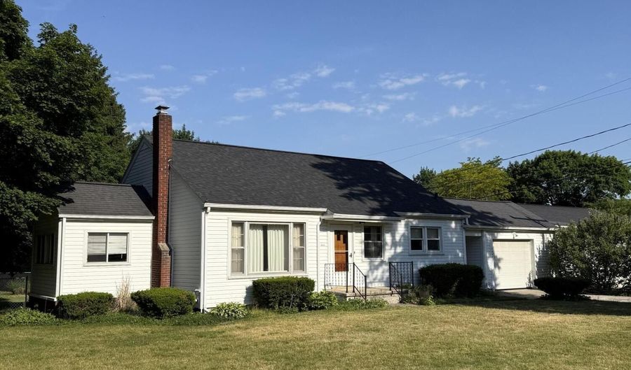 2326 Sunset Ln, Adrian, MI 49221 - 3 Beds, 1 Bath