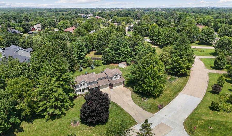 8256 NW 26th St, Ankeny, IA 50023 - 5 Beds, 5 Bath