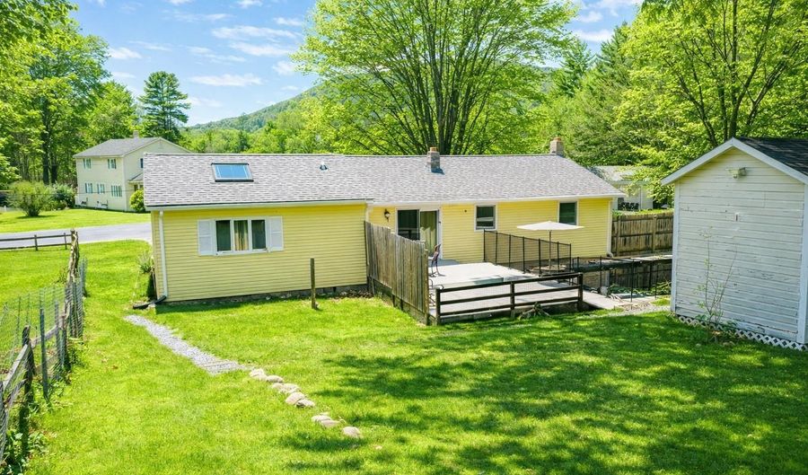 78 Carbonti Cir, Arlington, VT 05250 - 3 Beds, 2 Bath