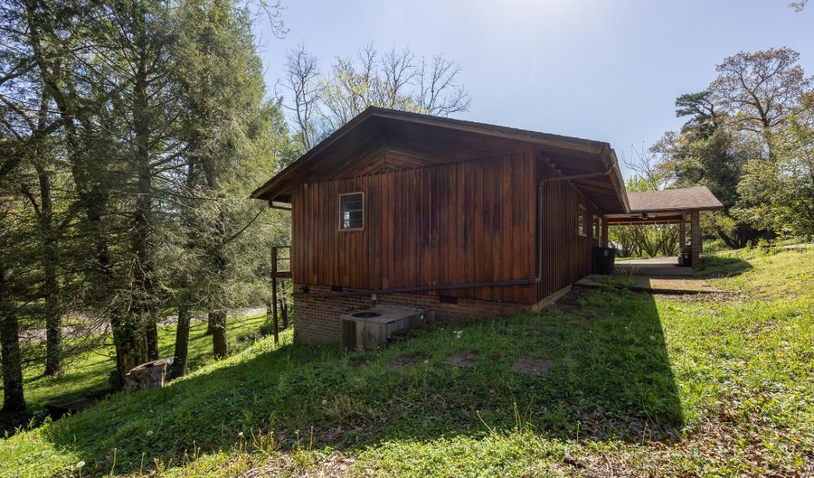 414 Guille St, Athens, TN 37303 - 4 Beds, 2 Bath