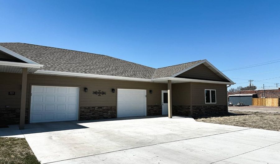 302 S Walnut St, Arnold, NE 69120 - 2 Beds, 2 Bath