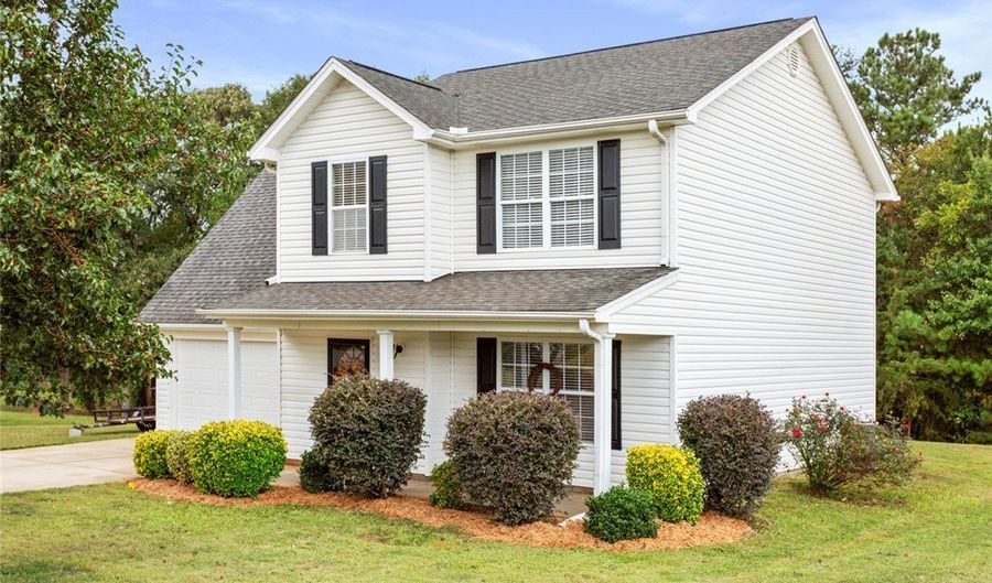 102 Lochenshire Pl, Belton, SC 29627 - 3 Beds, 3 Bath