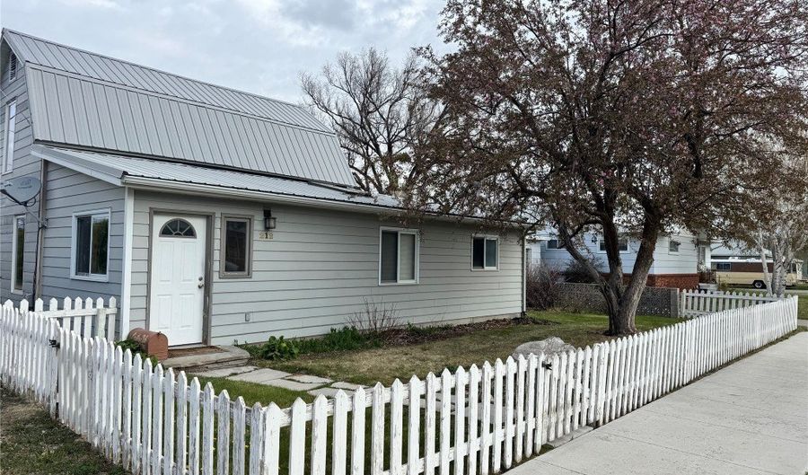 212 E 3rd Ave, Big Timber, MT 59011 - 3 Beds, 2 Bath