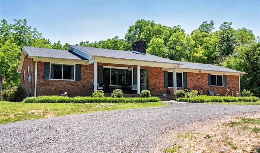 406 Old Liberty Rd, Asheboro, NC 27203 - 3 Beds, 2 Bath