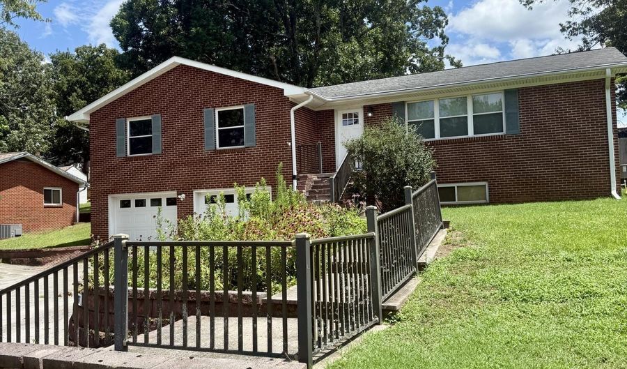 947 N Linden Dr, Alcoa, TN 37701 - 3 Beds, 3 Bath