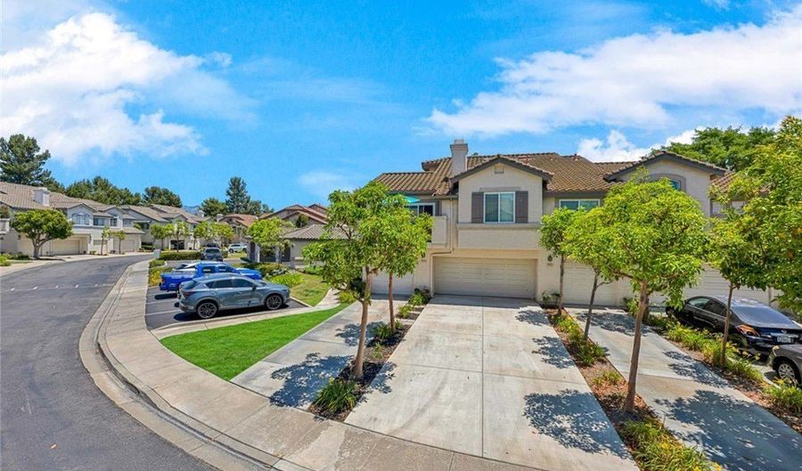 7824 E Horizon Vw, Anaheim, CA 92808 - 2 Beds, 2 Bath