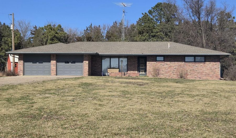 12262 E State Hwy 4, Beatrice, NE 68310 - 3 Beds, 2 Bath