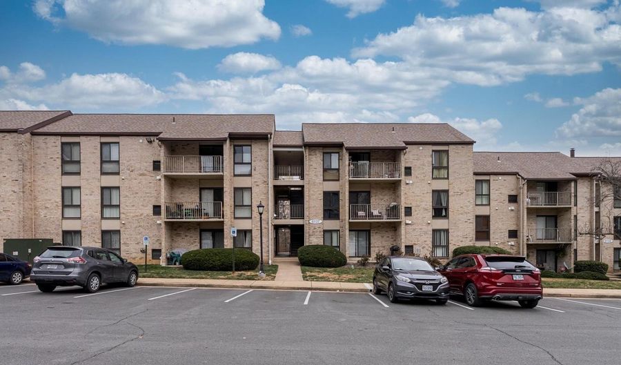 6137 EDSALL Rd #I, Alexandria, VA 22304 - 2 Beds, 2 Bath