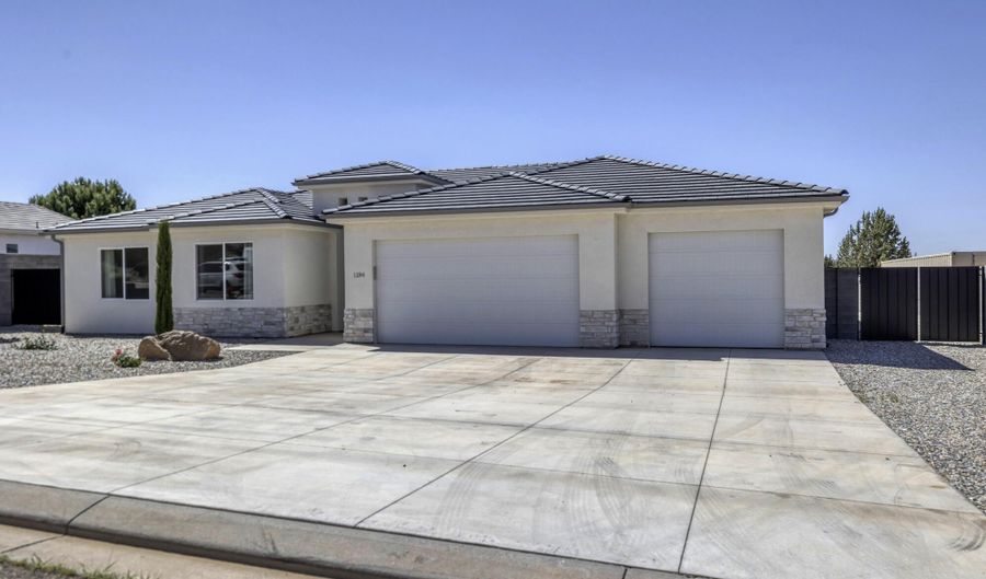 1184 E Big Pinion Ln, Apple Valley, UT 84737 - 5 Beds, 3 Bath