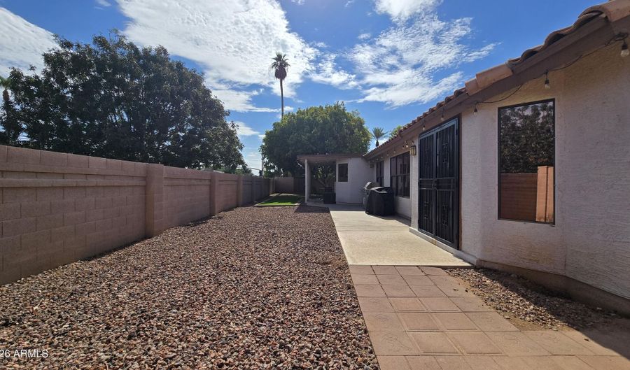 11007 W COTTONWOOD Ln, Avondale, AZ 85392 - 3 Beds, 2 Bath
