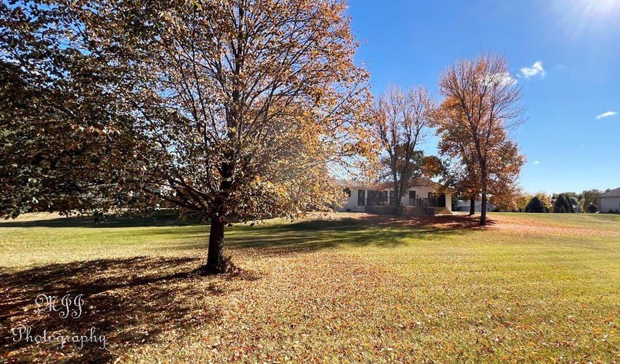 12931 Prairiewood Dr, Aberdeen, SD 57401 - 4 Beds, 3 Bath