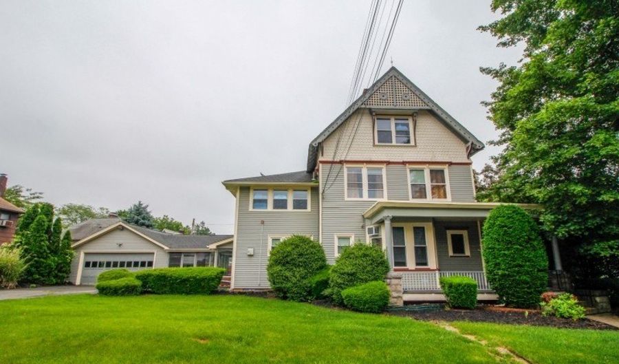 417 W Black Well St Ab, Andover, NJ 07801 - 4 Beds, 3 Bath