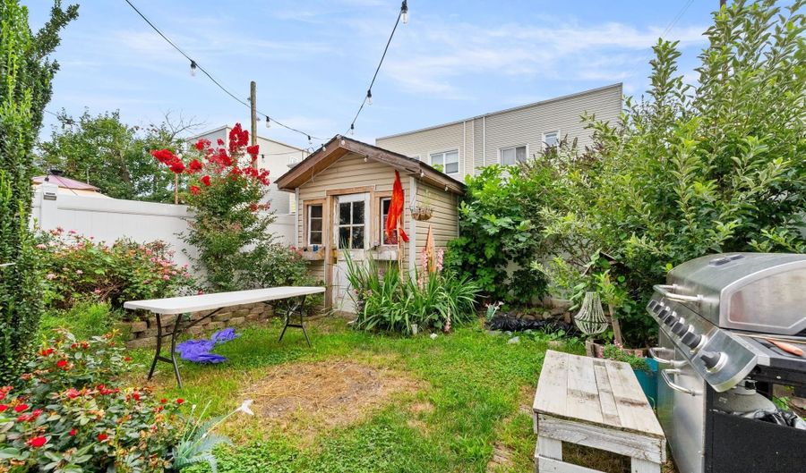26 E 49TH St, Bayonne, NJ 07002 - 5 Beds, 2 Bath