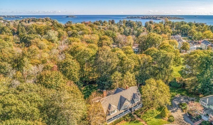 6 Chanticleer Dr, Beverly, MA 01915 - 4 Beds, 3 Bath