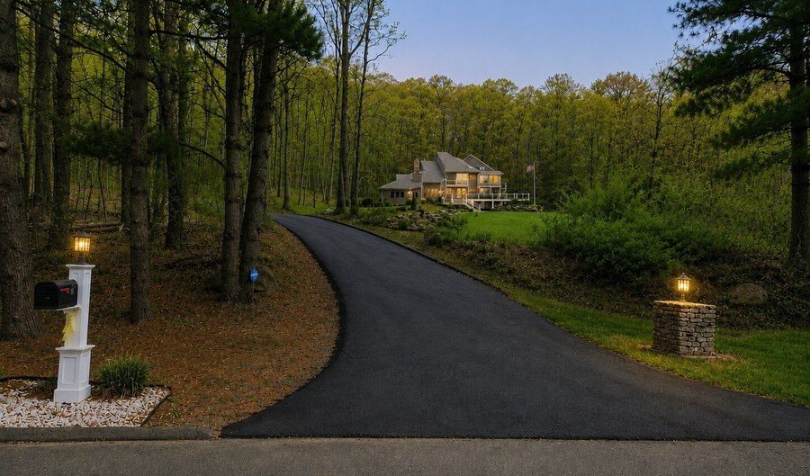 14 Vermillion Dr, Avon, CT 06001 - 7 Beds, 6 Bath
