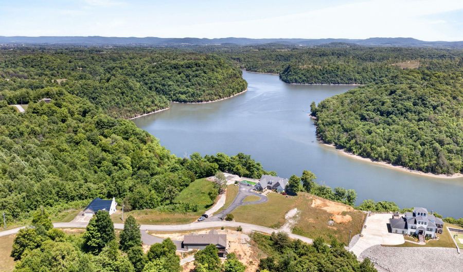 944 Lakepoint Dr, Albany, KY 42602 - 2 Beds, 3 Bath