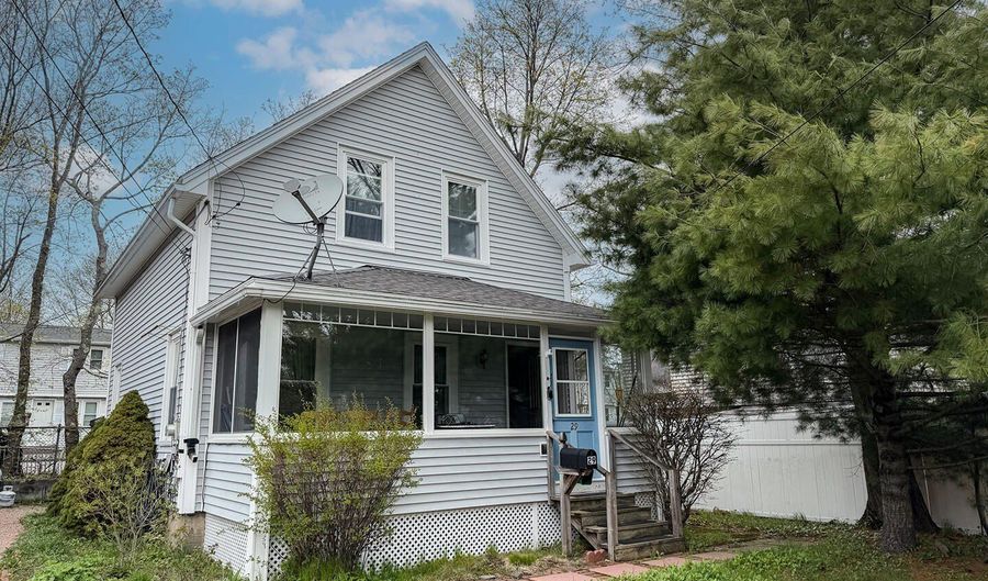 29 Pleasant St, Bar Harbor, ME 04609 - 3 Beds, 1 Bath