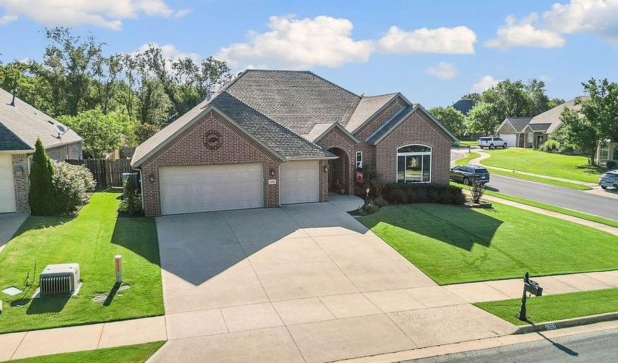4302 Kensington Ave, Bentonville, AR 72712 - 4 Beds, 3 Bath