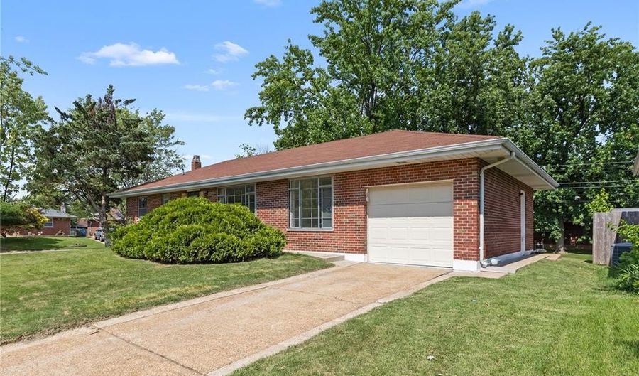 9100 Jonmar Ct, Affton, MO 63123 - 2 Beds, 2 Bath