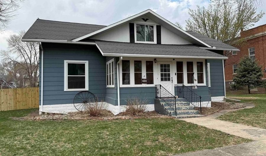 431 Iowa St, Akron, IA 51001 - 5 Beds, 3 Bath