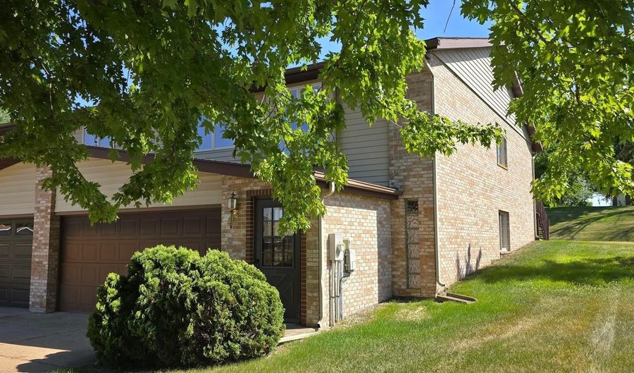1933 Wilby Rd, Albert Lea, MN 56007 - 2 Beds, 2 Bath