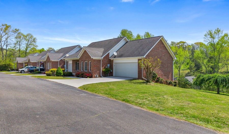 506 Fairway Dr, Athens, TN 37303 - 3 Beds, 2 Bath