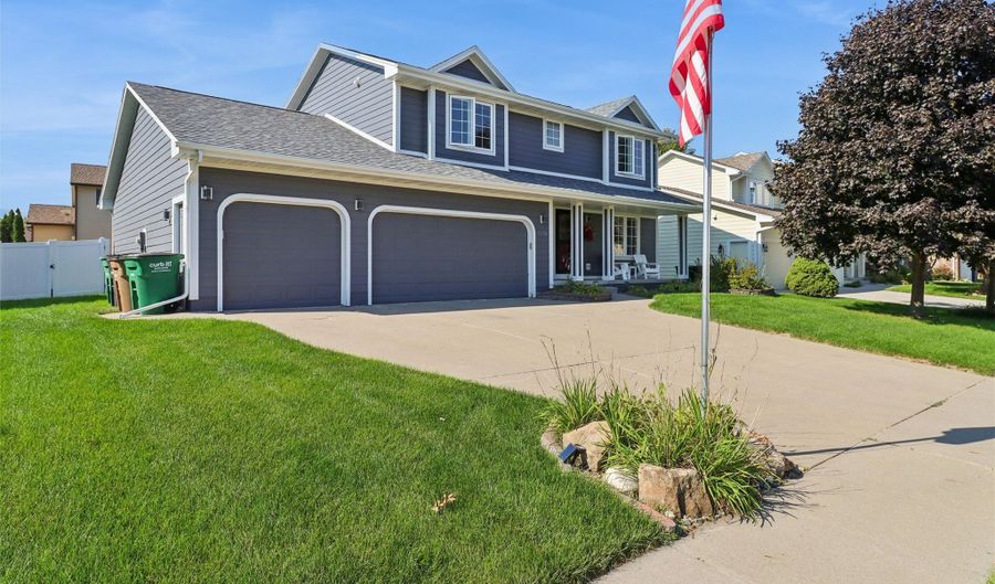1530 Ashwood Dr, Altoona, IA 50009 - 3 Beds, 3 Bath