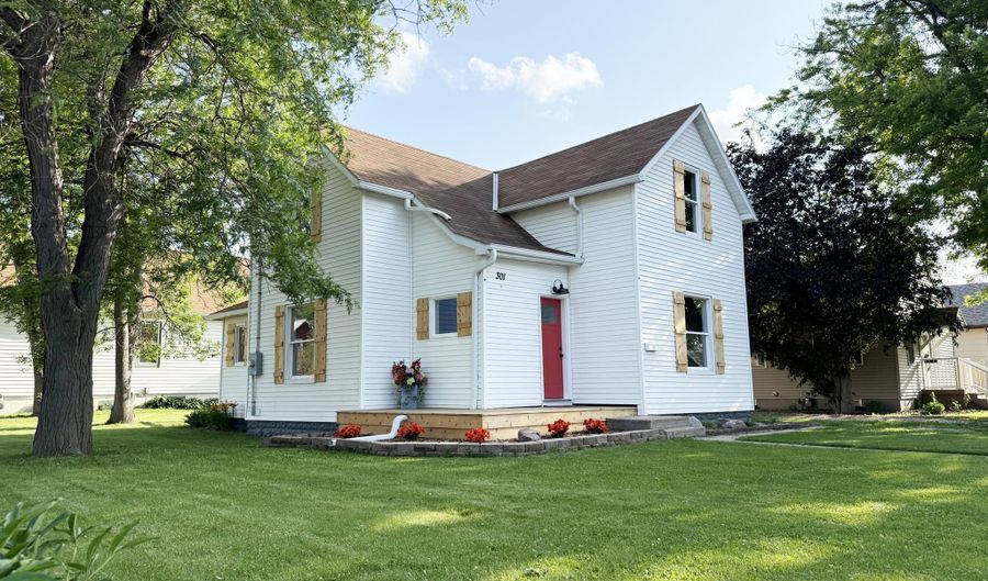 301 SW 8th Ave, Aberdeen, SD 57401 - 4 Beds, 2 Bath