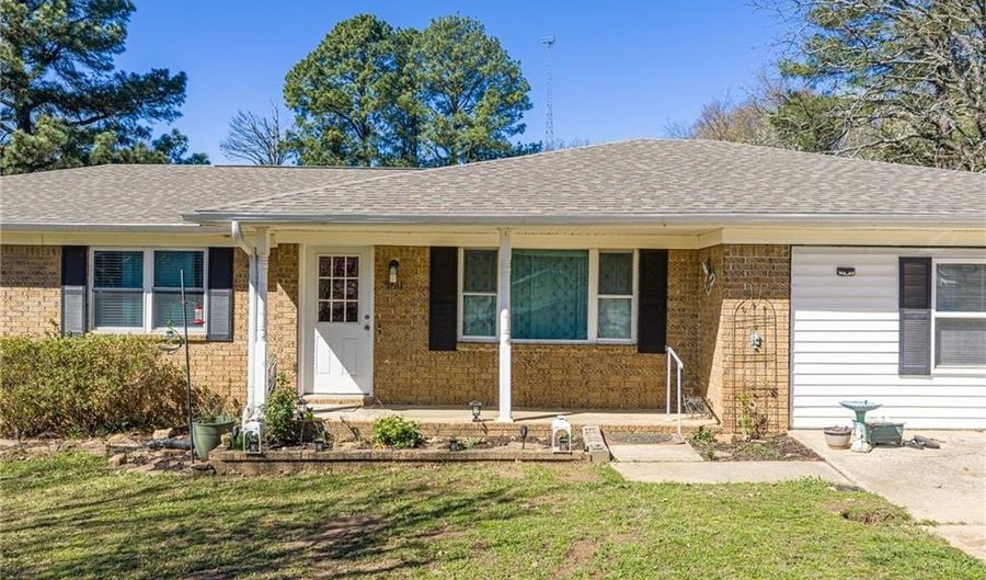 1611 Fairfax St, Alma, AR 72921 - 3 Beds, 2 Bath