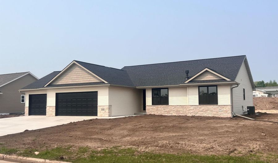 525 KIRKLAND Ave, Algoma, WI 54201 - 3 Beds, 2 Bath