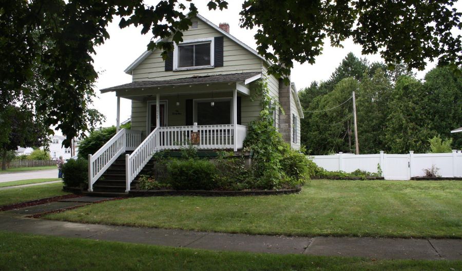 1029 S 4th Ave, Alpena, MI 49707 - 3 Beds, 2 Bath