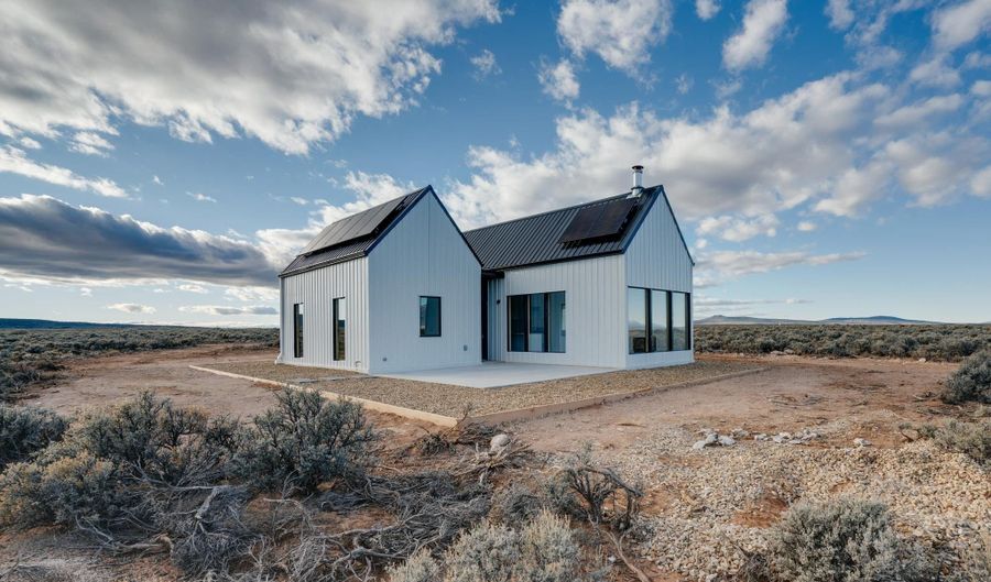 8 Quonset Way, Carson, NM 87517 - 2 Beds, 1 Bath