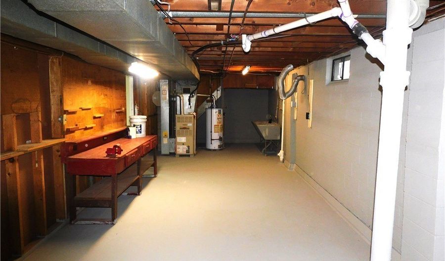 2544 W 9th St, Ashtabula, OH 44004 - 3 Beds, 1 Bath