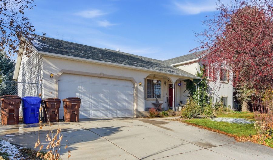 3731 N ADAMS St, Cedar Valley, UT 84013 - 5 Beds, 3 Bath