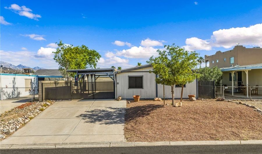 895 Terrace Dr, Bullhead City, AZ 86442 - 3 Beds, 2 Bath