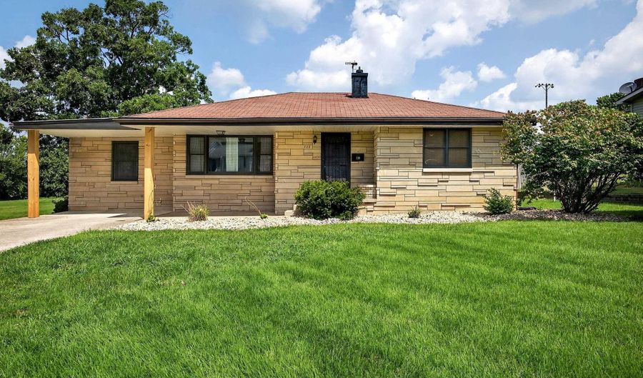 738 Sunset Dr, Bloomfield, IN 47424 - 3 Beds, 1 Bath